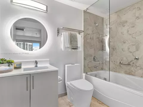 Bath - 2889 Mcfarlane Rd #1908, Miami, FL 33133 photo 3 of 4