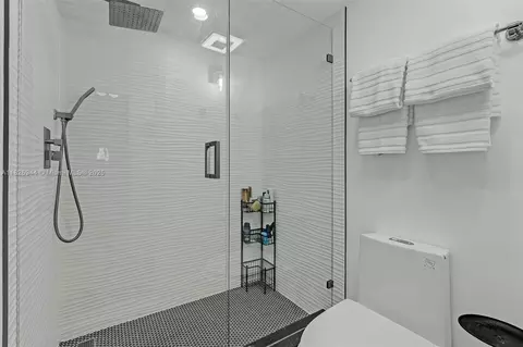 Bath - 1105 Lake Shore Dr #202, Lake Park, FL 33403 photo 1 of 3