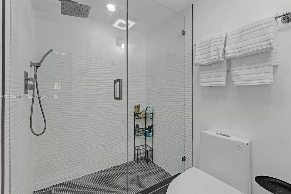 Bath - 1105 Lake Shore Dr #202, Lake Park, FL 33403 photo 1 of 3