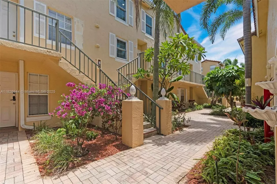 Exterior - 1105 Lake Shore Dr #202, Lake Park, FL 33403 photo 6 of 7