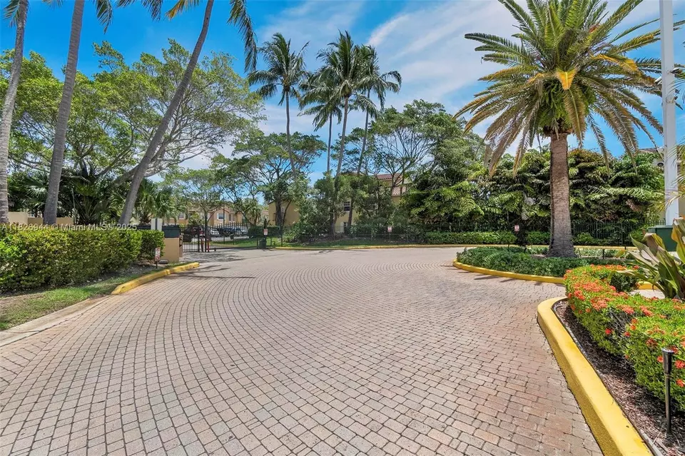 Exterior - 1105 Lake Shore Dr #202, Lake Park, FL 33403 photo 7 of 7