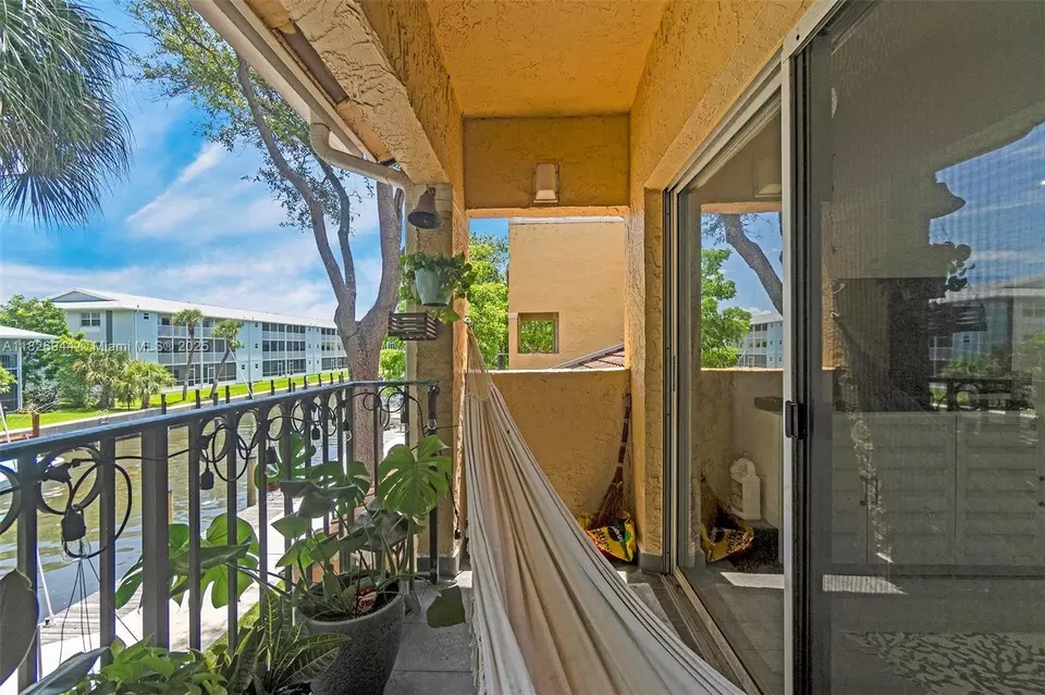 Exterior - 1105 Lake Shore Dr #202, Lake Park, FL 33403 photo 5 of 7