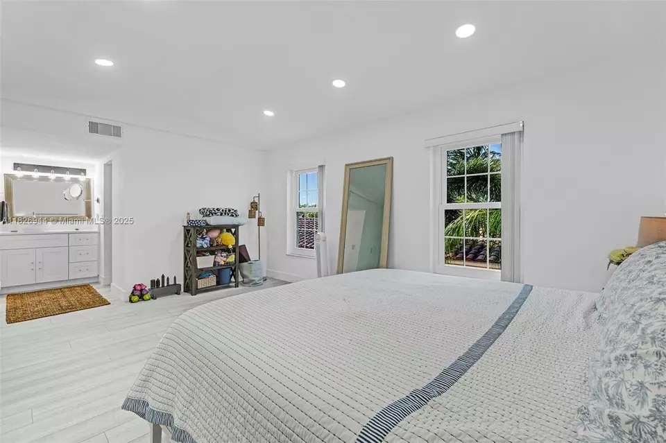 Bedroom - 1105 Lake Shore Dr #202, Lake Park, FL 33403 photo 2 of 5