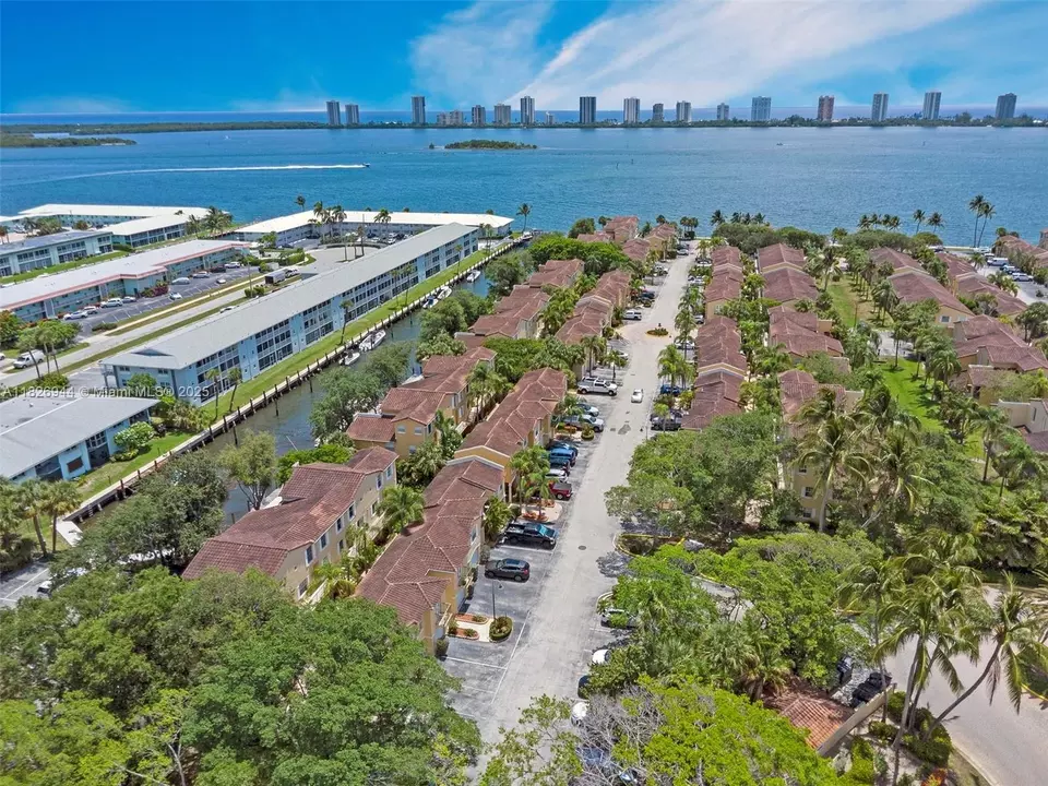 View/Area - 1105 Lake Shore Dr #202, Lake Park, FL 33403 photo 5 of 8