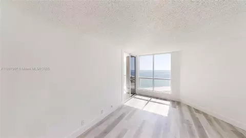 6767 Collins Ave #1402, Miami Beach, FL 33141