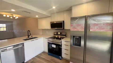 1339 W 51st Pl #B-5, Hialeah, FL 33012