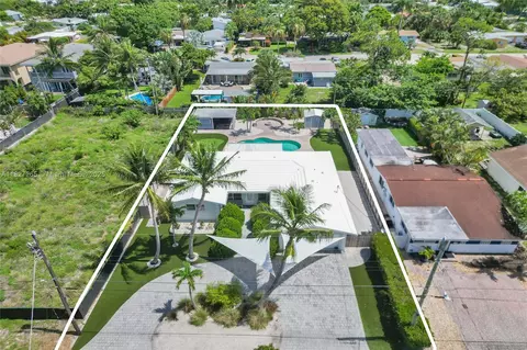 1555 NE 35th St, Oakland Park, FL 33334