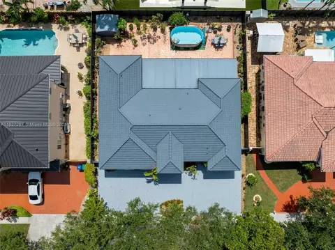View/Area - 16523 NW 77th Path, Miami Lakes, FL 33016 photo 6 of 14