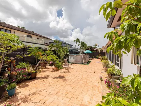 Exterior - 16523 NW 77th Path, Miami Lakes, FL 33016 photo 23 of 24
