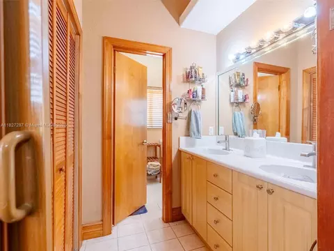 Bath - 16523 NW 77th Path, Miami Lakes, FL 33016 photo 5 of 5