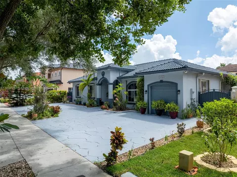 Exterior - 16523 NW 77th Path, Miami Lakes, FL 33016 photo 6 of 24