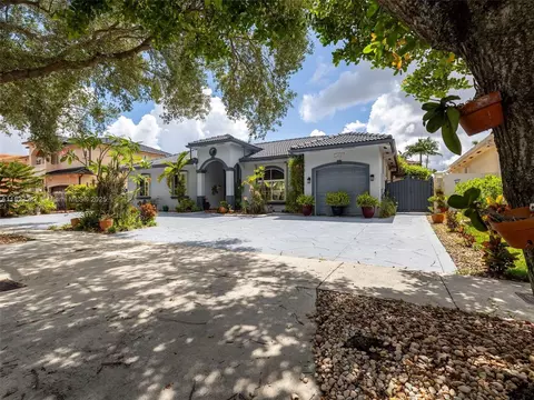 Exterior - 16523 NW 77th Path, Miami Lakes, FL 33016 photo 4 of 24