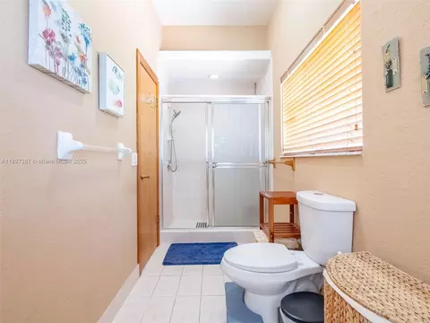 Bath - 16523 NW 77th Path, Miami Lakes, FL 33016 photo 2 of 5