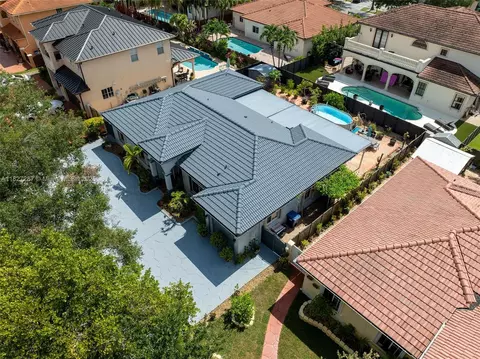 View/Area - 16523 NW 77th Path, Miami Lakes, FL 33016 photo 2 of 14