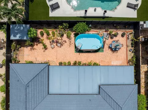View/Area - 16523 NW 77th Path, Miami Lakes, FL 33016 photo 7 of 14