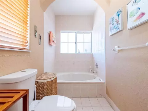 Bath - 16523 NW 77th Path, Miami Lakes, FL 33016 photo 1 of 5