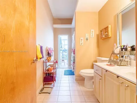 Bath - 16523 NW 77th Path, Miami Lakes, FL 33016 photo 4 of 5