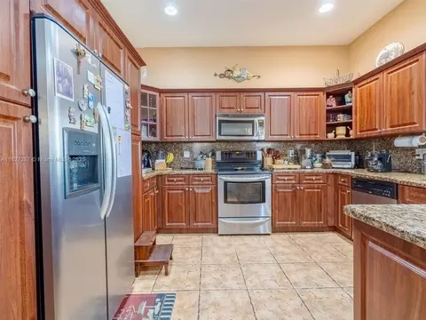 Kitchen - 16523 NW 77th Path, Miami Lakes, FL 33016 photo 3 of 4