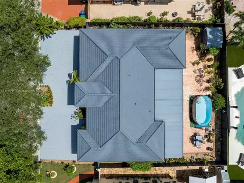 View/Area - 16523 NW 77th Path, Miami Lakes, FL 33016 photo 10 of 14
