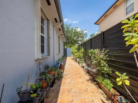 Exterior - 16523 NW 77th Path, Miami Lakes, FL 33016 photo 24 of 24