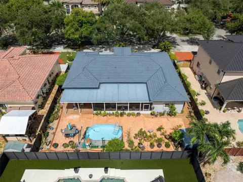 View/Area - 16523 NW 77th Path, Miami Lakes, FL 33016 photo 9 of 14