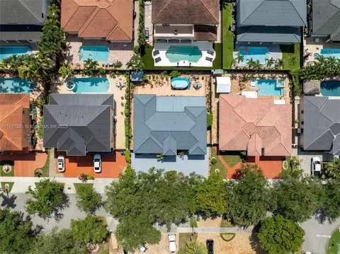 View/Area - 16523 NW 77th Path, Miami Lakes, FL 33016 photo 4 of 14