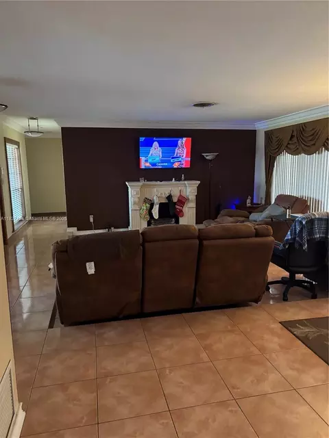 14520 Sabal Dr, Miami Lakes, FL 33014 photo 2
