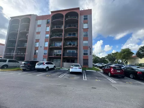 5199 NW 7th St #607, Miami, FL 33126