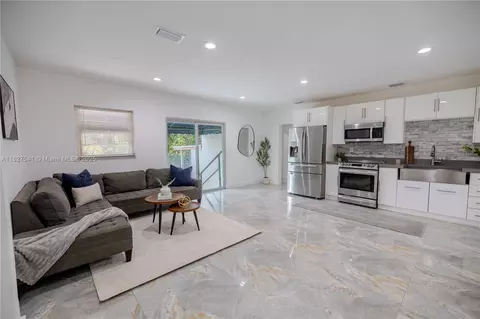 2125 SW 26th St, Miami, FL 33133
