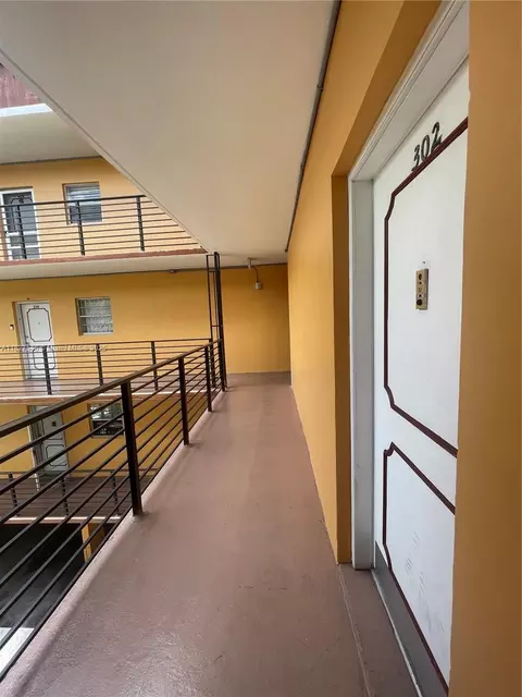 365 NE 125th St #302, North Miami, FL 33161
