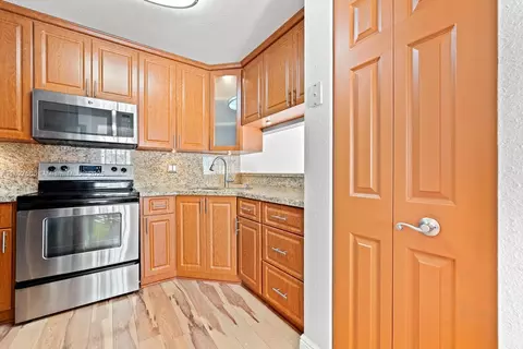 Kitchen - 20155 E Oakmont Cir, Hialeah, FL 33015 photo 2 of 2
