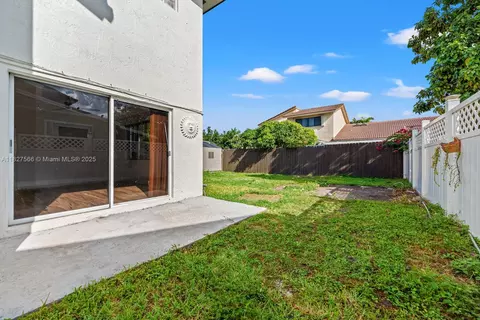 Exterior - 20155 E Oakmont Cir, Hialeah, FL 33015 photo 3 of 4