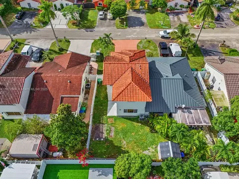 View/Area - 20155 E Oakmont Cir, Hialeah, FL 33015 photo 1 of 4