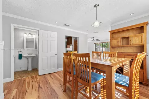 Dining - 20155 E Oakmont Cir, Hialeah, FL 33015 photo 2 of 2