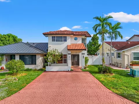 Exterior - 20155 E Oakmont Cir, Hialeah, FL 33015 photo 1 of 4