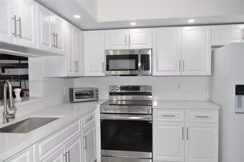700 SW 128 Ave #106C, Pembroke Pines, FL 33027
