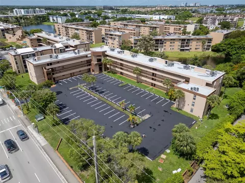 706 NW 87th Ave #302, Miami, FL 33172