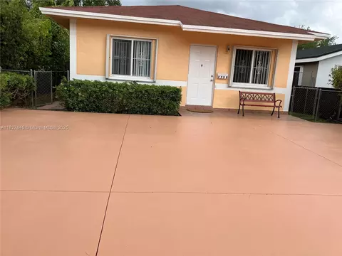 2758 NW 57th St, Miami, FL 33142
