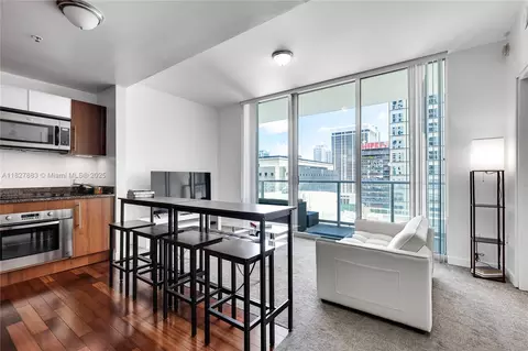 300 S Biscayne Blvd #T-1403, Miami, FL 33131