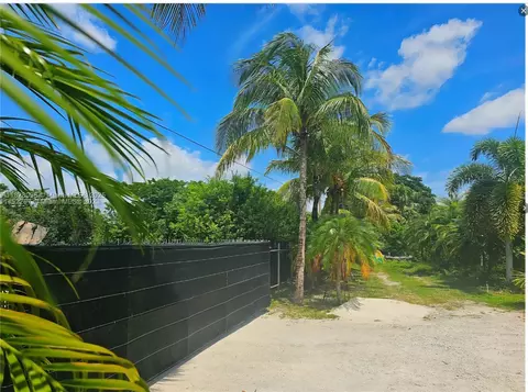 243 SW Nn Sw 123rd Ave, Homestead, FL 33032
