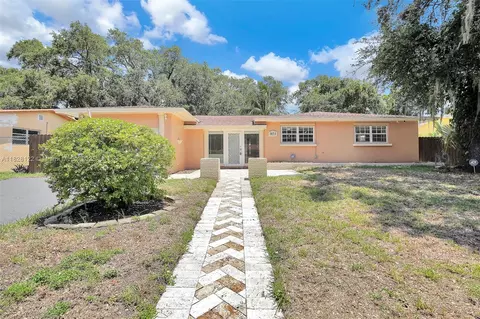 971 NE 153rd St, Miami, FL 33162