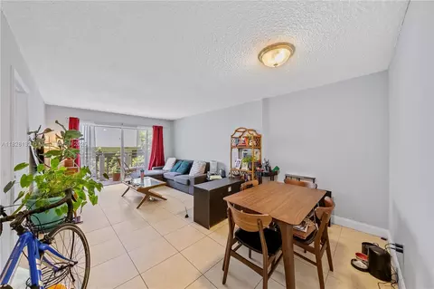 716 Michigan Ave #302, Miami Beach, FL 33139