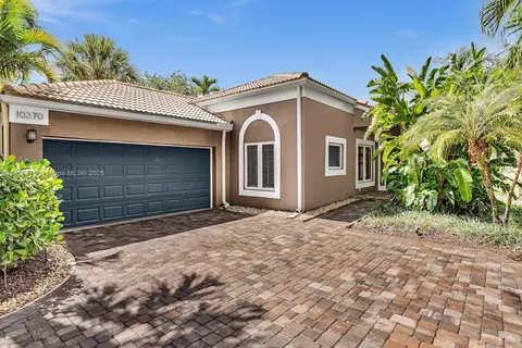 10370 NW 11th St, Plantation, FL 33322