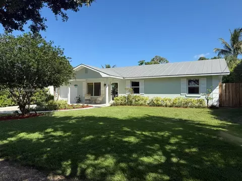 8994 SE Colony St, Hobe Sound, FL 33455