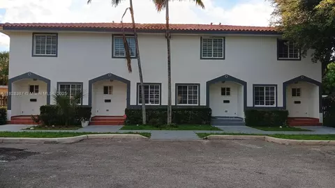 976 N 18th Ct, Hollywood, FL 33020
