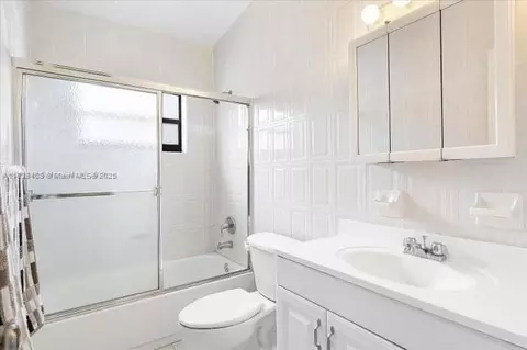 450 NE 175th St, North Miami Beach, FL 33162