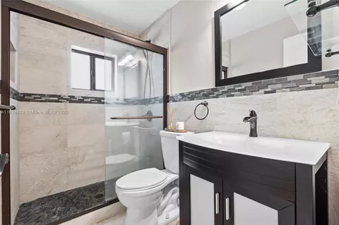 Bath - 20175 SW 89th Ct, Cutler Bay, FL 33189 photo 2 of 2