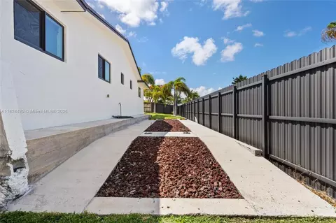 Exterior - 20175 SW 89th Ct, Cutler Bay, FL 33189 photo 11 of 12