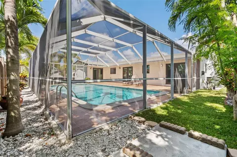 Exterior - 20175 SW 89th Ct, Cutler Bay, FL 33189 photo 6 of 12