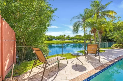 220 SW 113th Ter, Pembroke Pines, FL 33025